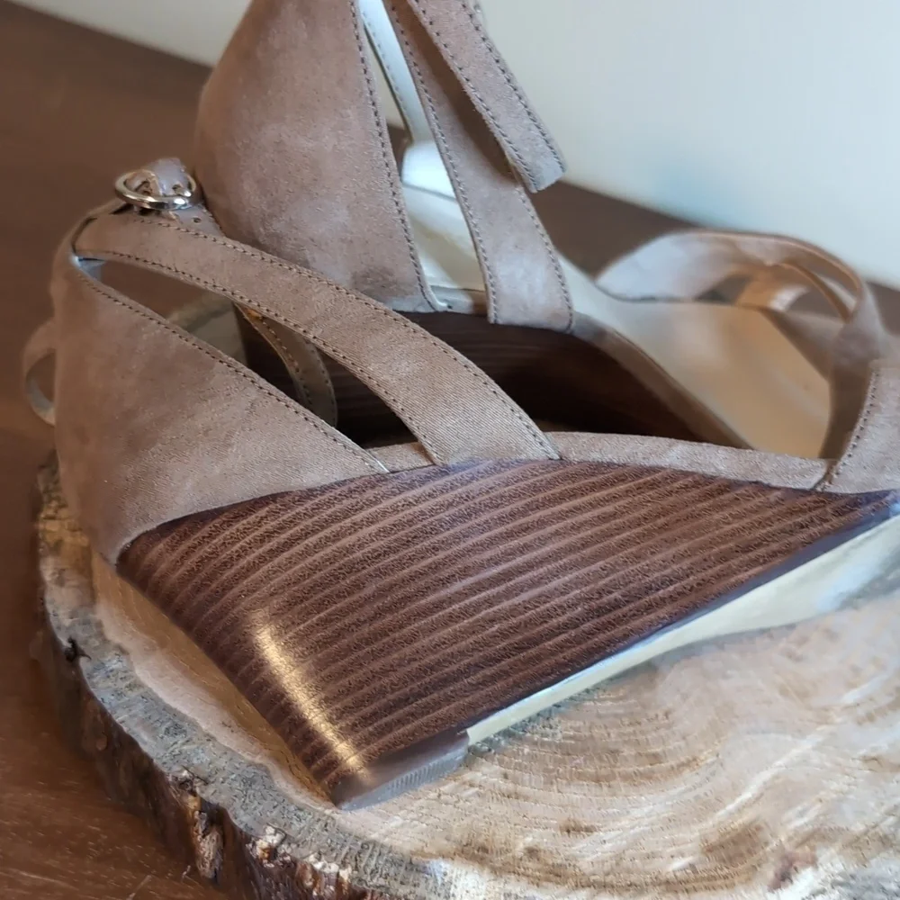 NINE WEST Tan Suede wedge heel Sz 9M